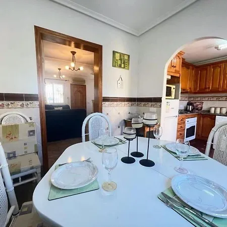 Traditional 3 Bedroom With Com Pool Alm26 Holiday home *