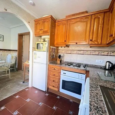 Holiday home Traditional 3 Bedroom With Com Pool Alm26